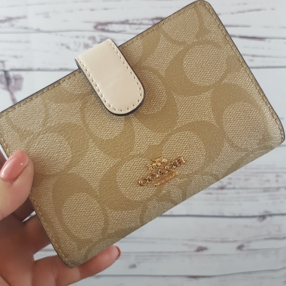 COACH WALLET KHAKI Chalk NWT